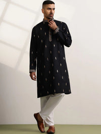 SOJANYA Men Embellished Thread Work Kurta