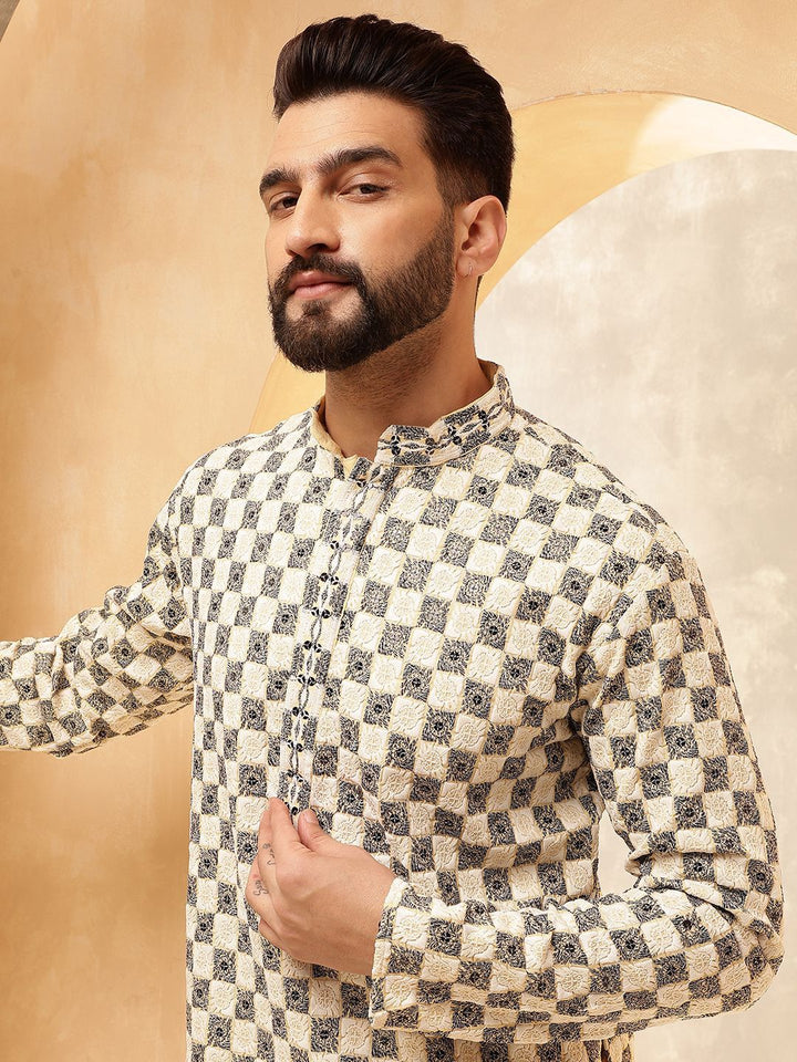 SOJANYA Men Geometric Embroidered Thread Work Kurta