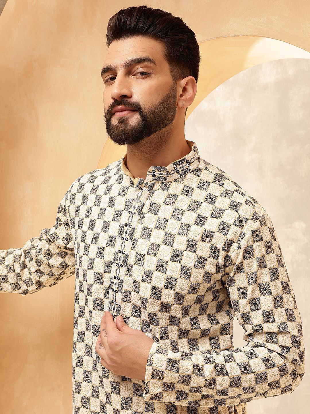 SOJANYA Men Geometric Embroidered Thread Work Kurta