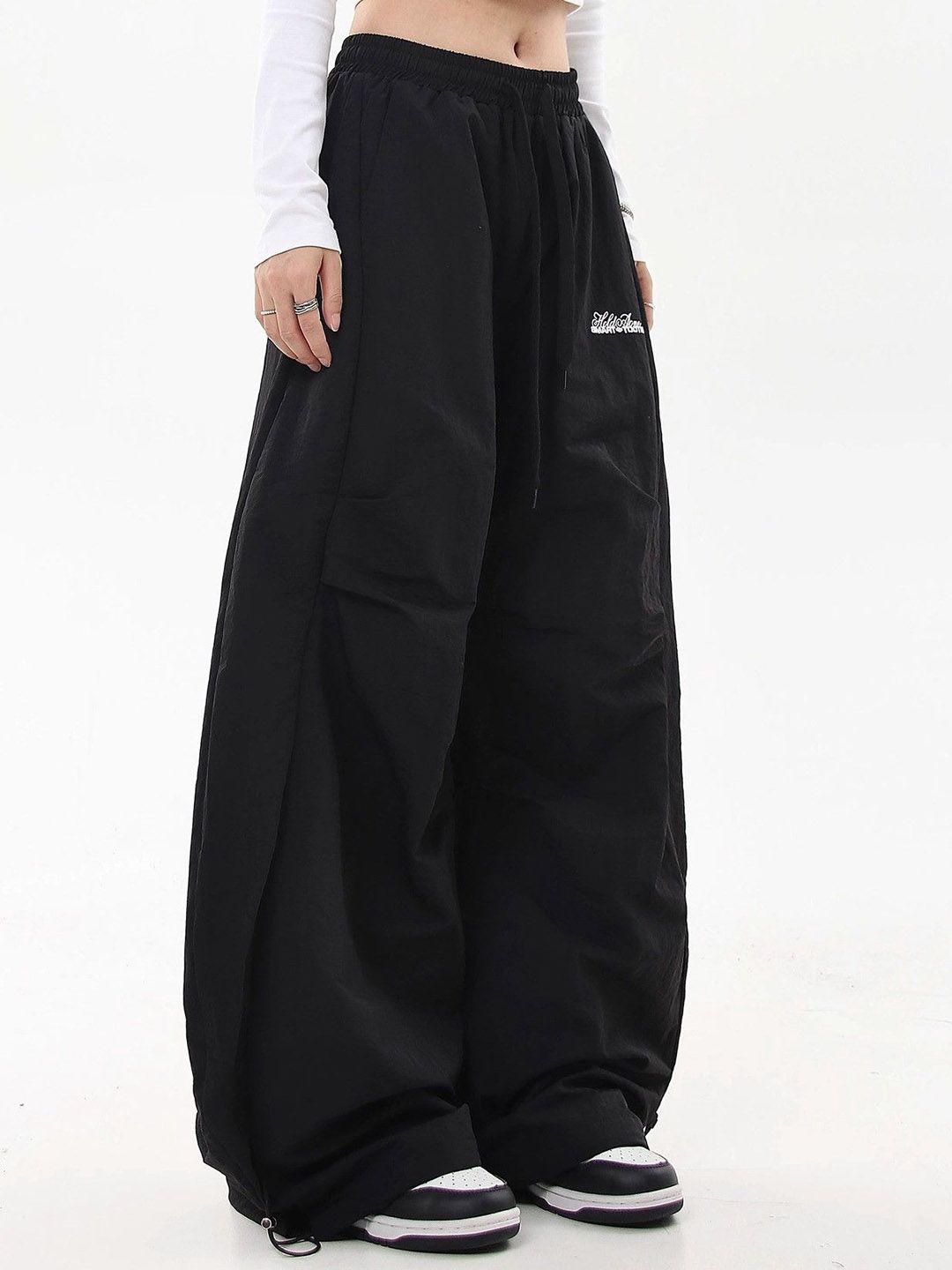 DressBerry Women Low-Rise Loose Fit Wide Leg Trousers