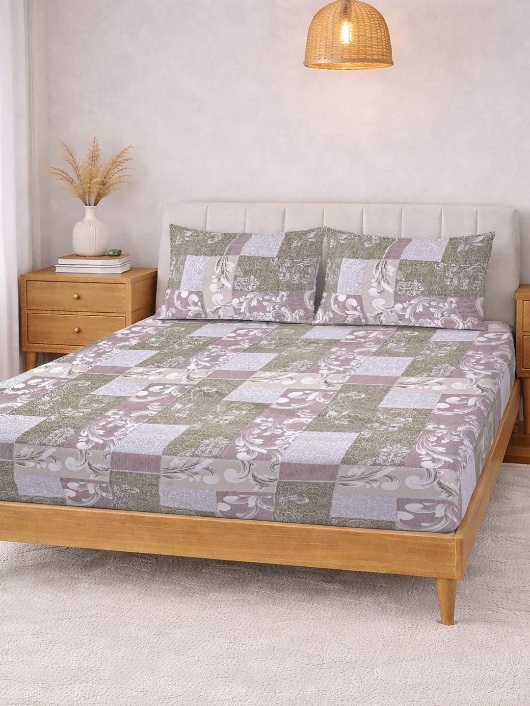 KLOTTHE Multi Floral Printed 300 TC King  Bedsheets