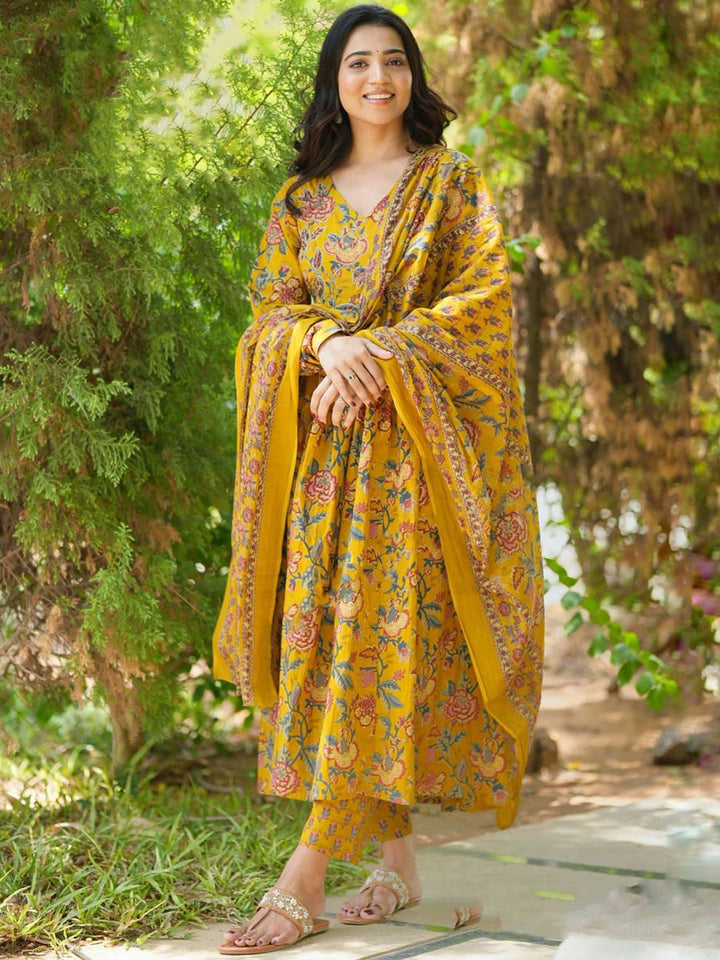 KALINI Women Floral Printed Regular Kurta with Trousers & With Dupatta