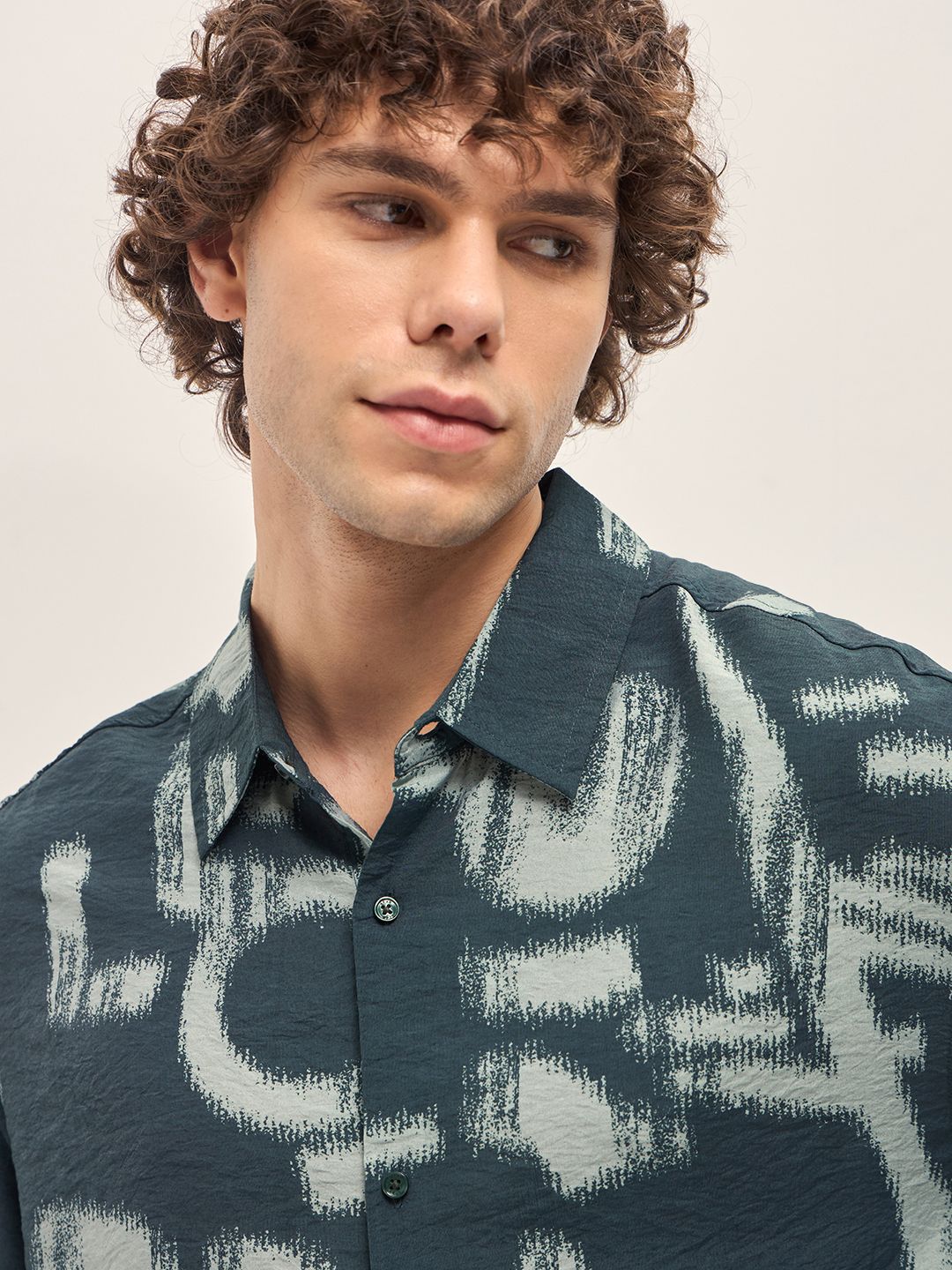 THE BEAR HOUSE Men Spread Collar Abstract Printed Relaxed Fit Casual Shirt