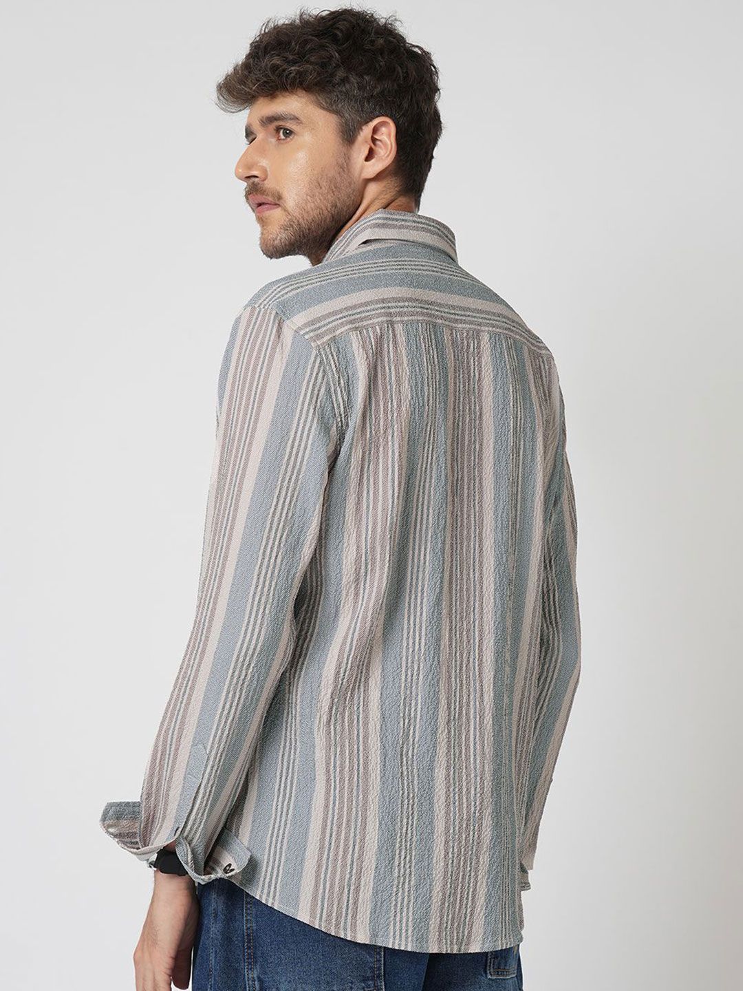 VASTRADO Men Classic Slim Fit Vertical Striped Cutaway Collar Casual Shirt