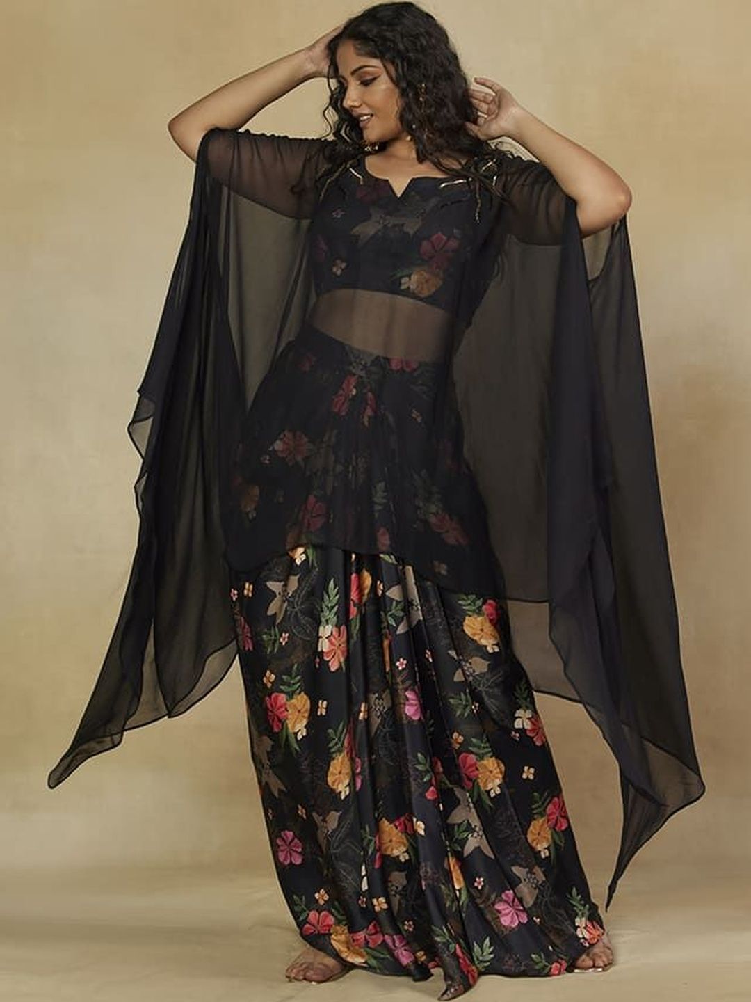 Atasan Crop Leher V Bercetak Mamicha Dengan Set Co-Ords Cape & Skirt