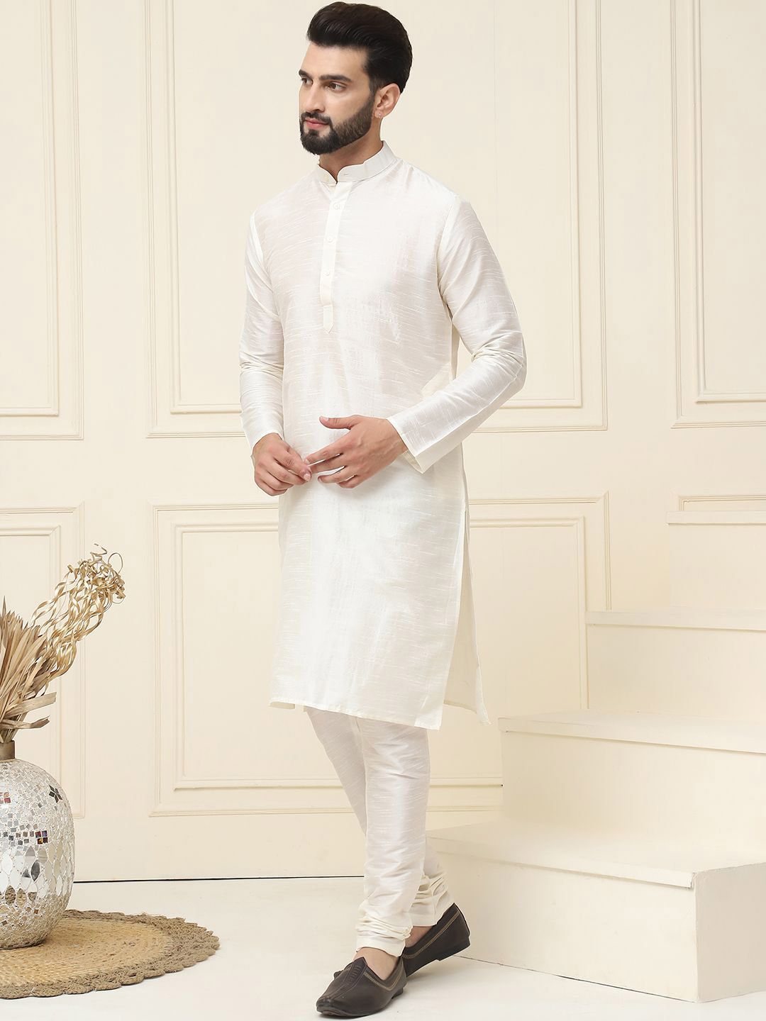 SOJANYA Mandarin Collar Silk Cotton Straight Kurta dengan jaket Churidar & Nehru