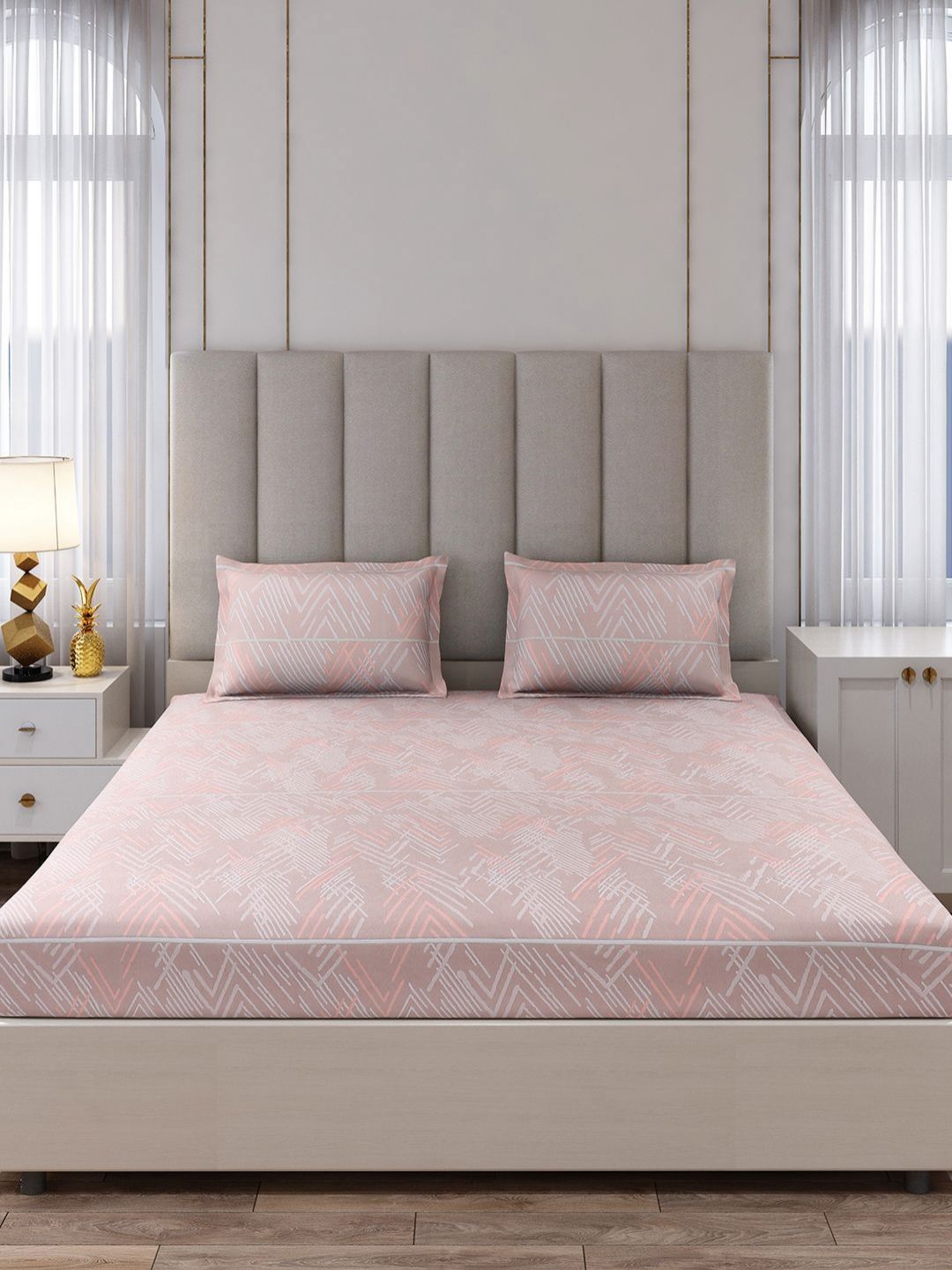 Monte Carlo Peach-Coloured & White Geometric 130 TC King Bedsheet Set-2.75 m x 2.75 m