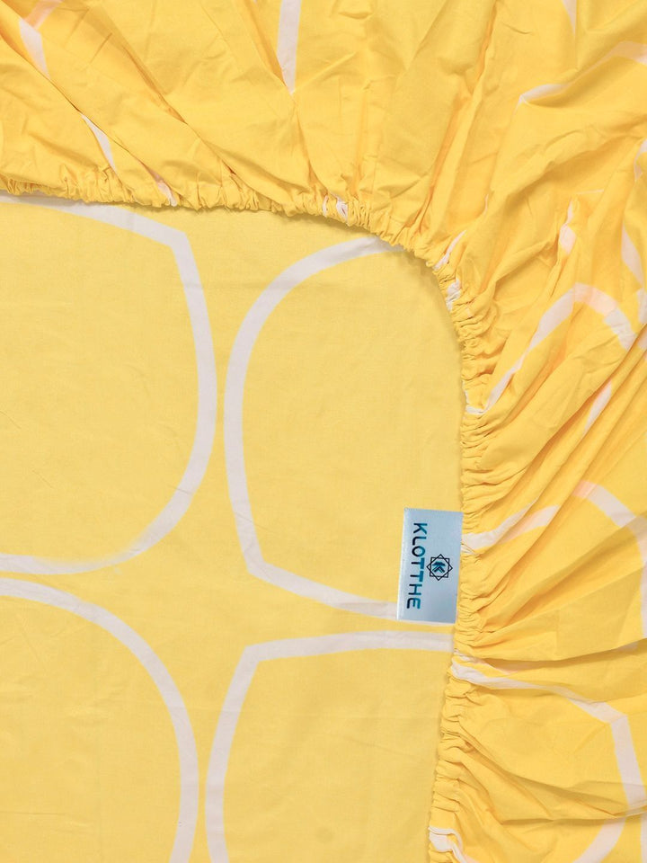 KLOTTHE Yellow Geometric Printed Dilengkapi 300 TC Cotton Blend King Cadar & 2 Sarung Bantal