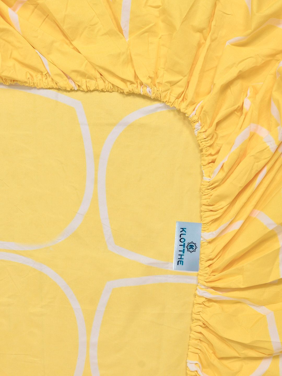 KLOTTHE Yellow Geometric Printed Fitted 300 TC Cotton Blend King Bedsheet & 2 Pillow Cover