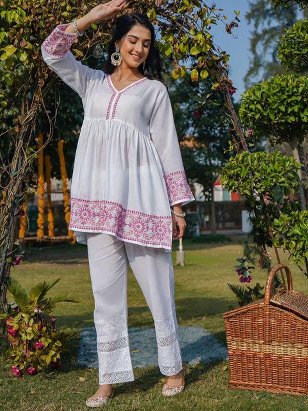 HOUSE OF KARI Floral Embroidered Chikankari Pure Cotton Short Kurti