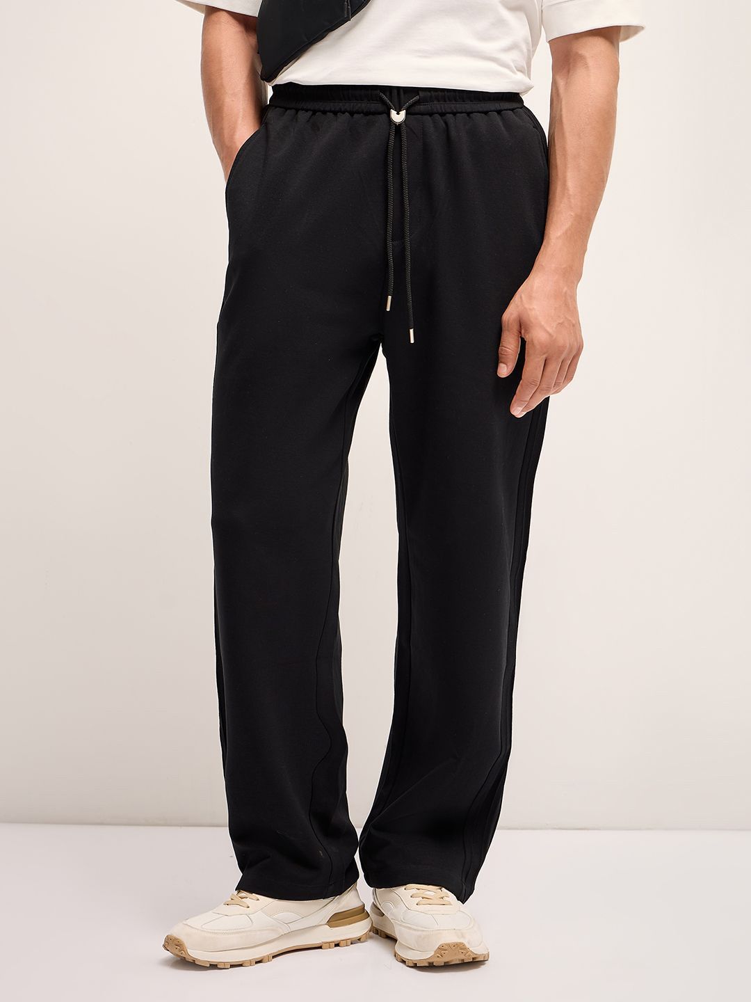 THE BEAR HOUSE Men Solid Straight Fit Casual Pant