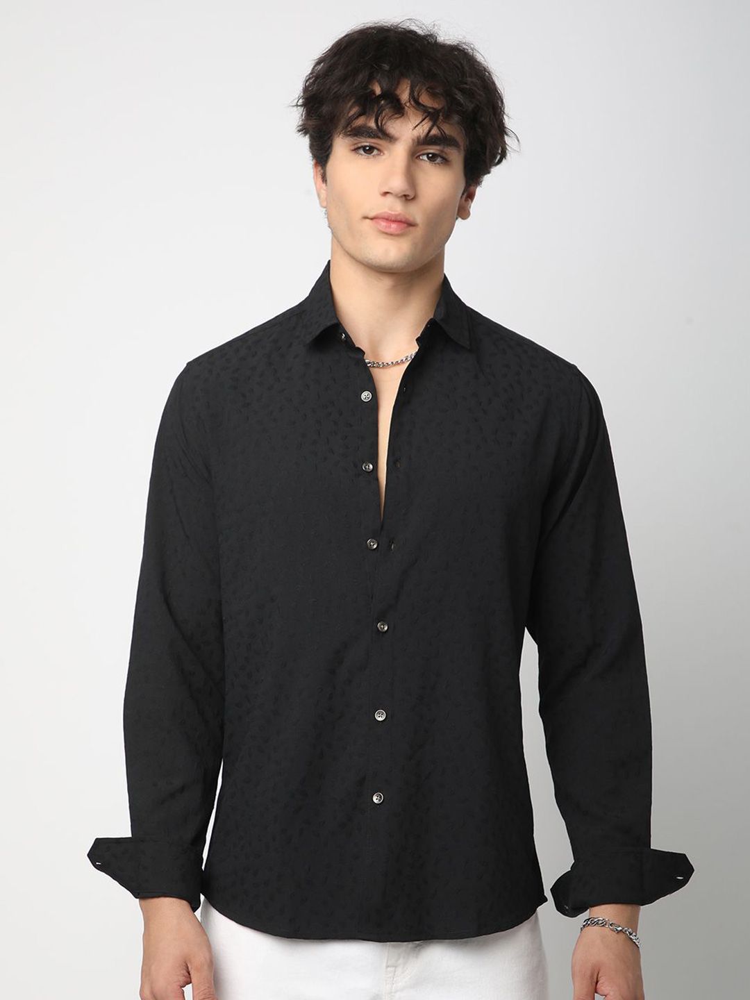 VASTRADO Men Classic Spread Collar Textured Solid Slim Fit Casual Shirt