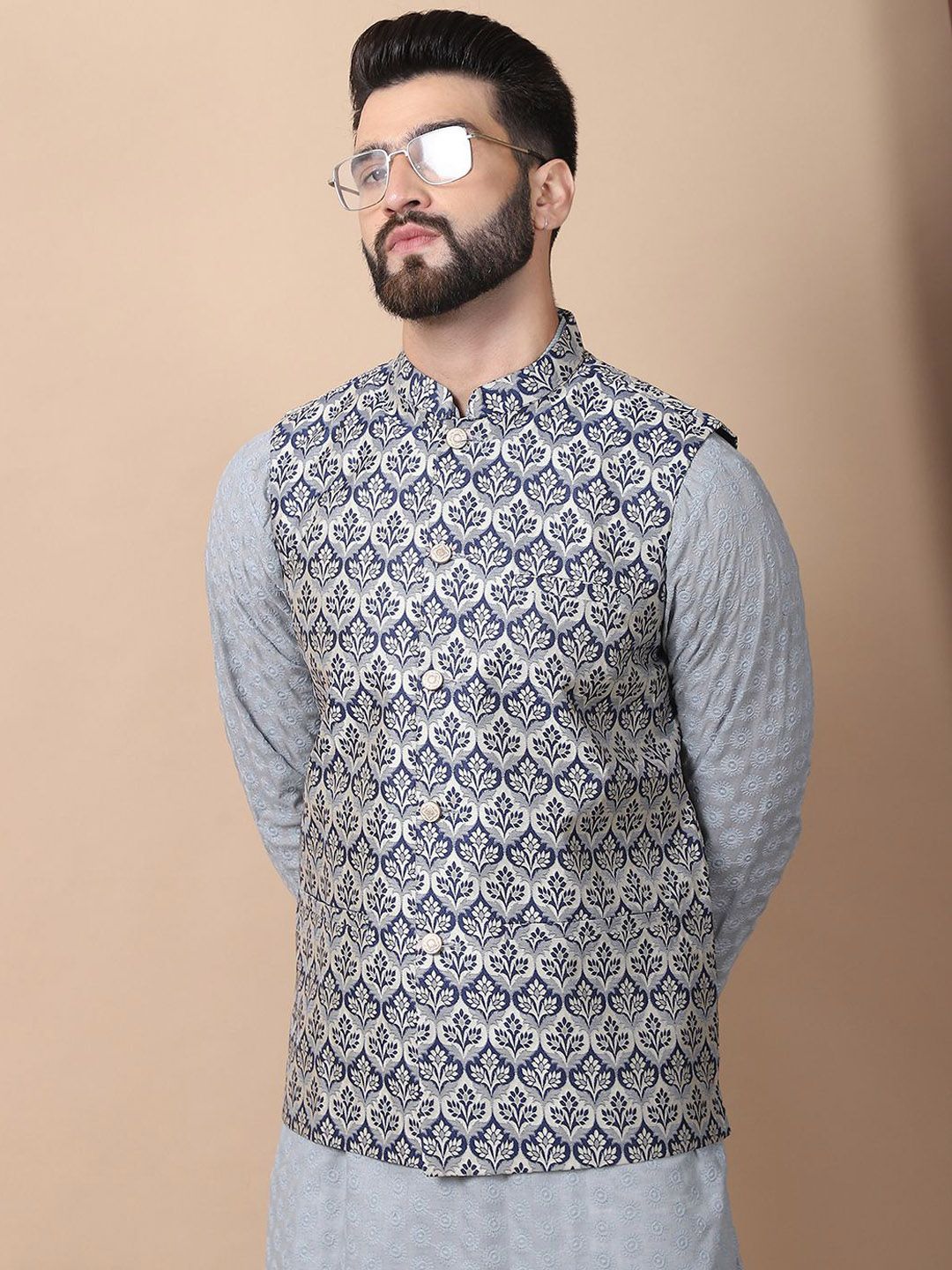 Anouk Grey Floral Sulam Benang Berfungsi Kurta Kapas Tulen dengan Jaket Churidar & Nehru