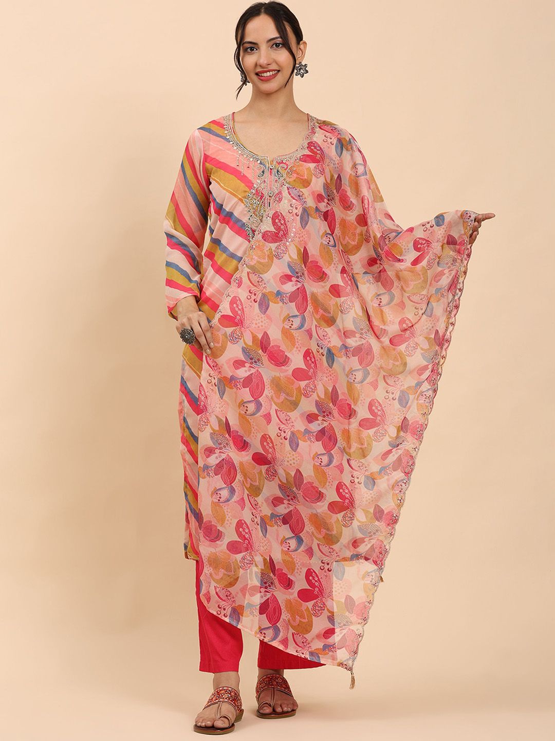 Mamicha Women Printed Thread Work Kurta