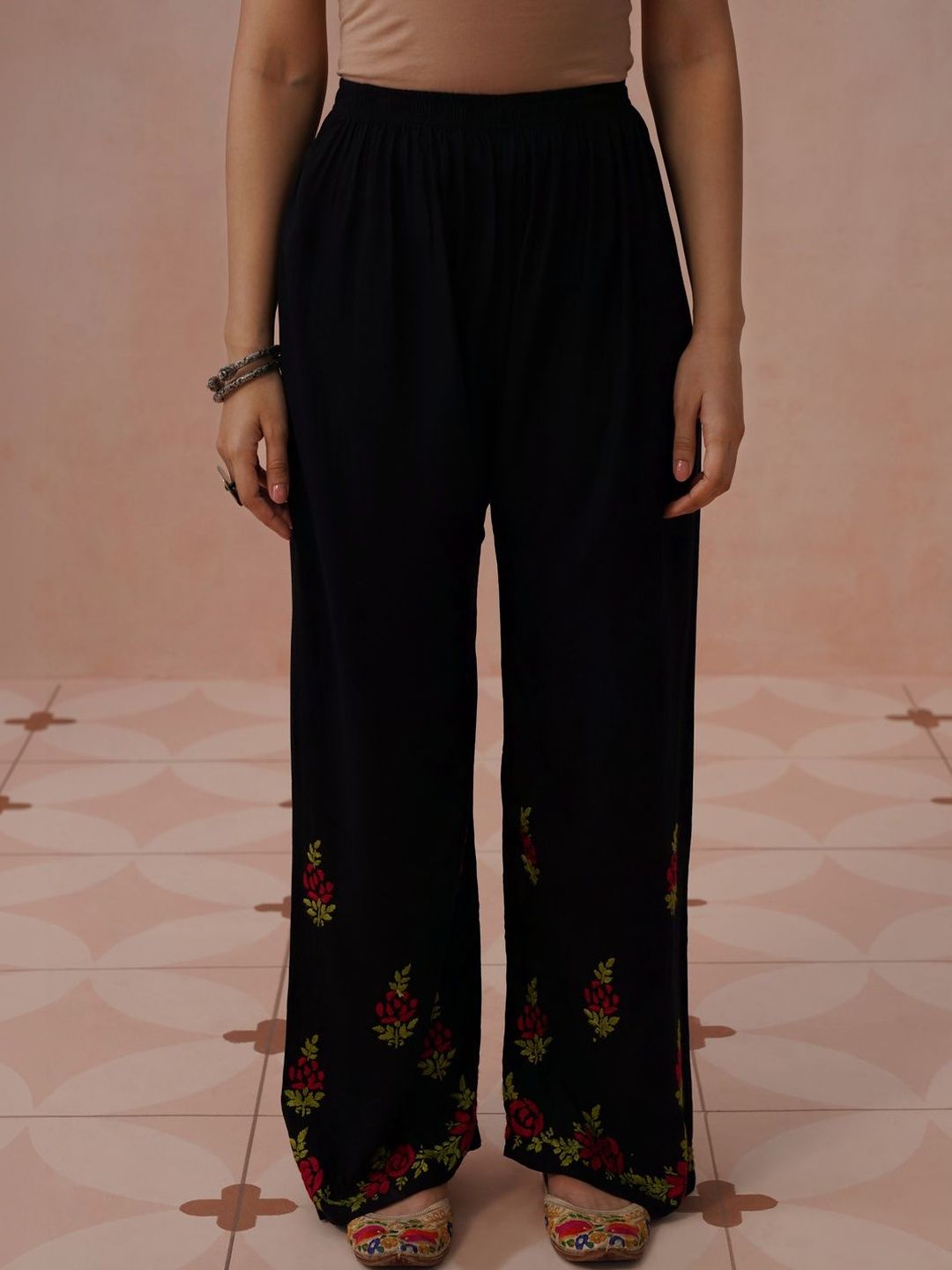 House of Chikankari Women Regular Chikankari Kurta with Trousers