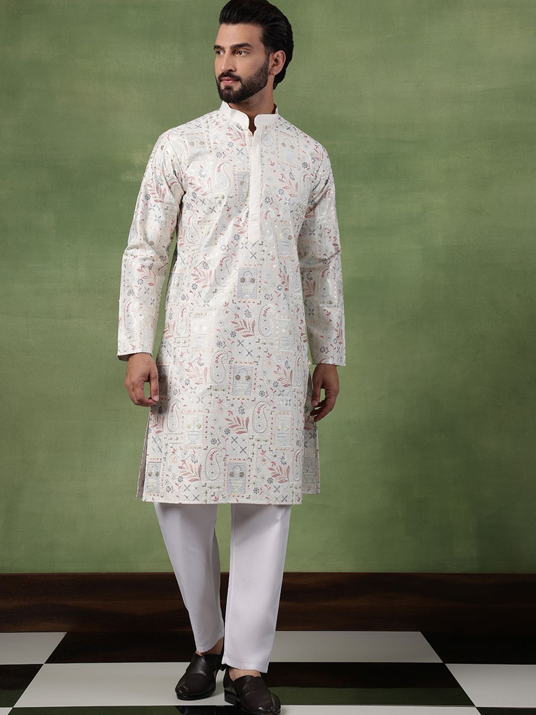 SOJANYA Men Embroidered Thread Work Kurta