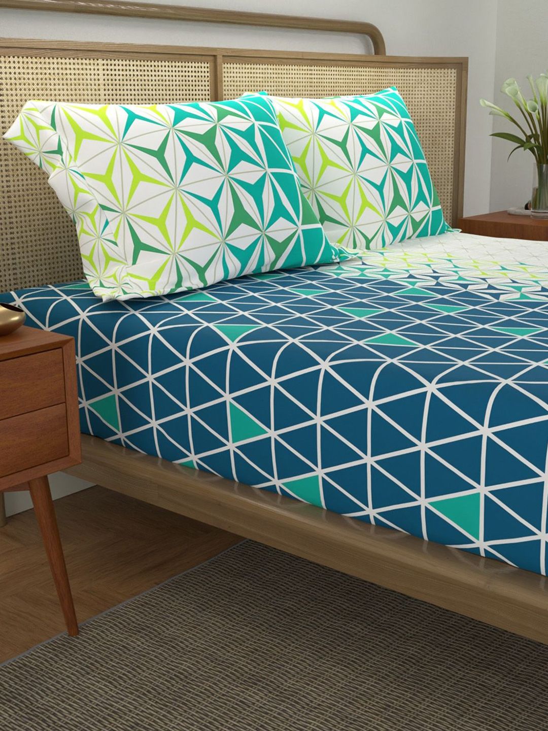 URBAN SPACE Divine Blue & White Geometric Cotton 144 TC Queen Bedsheet Set