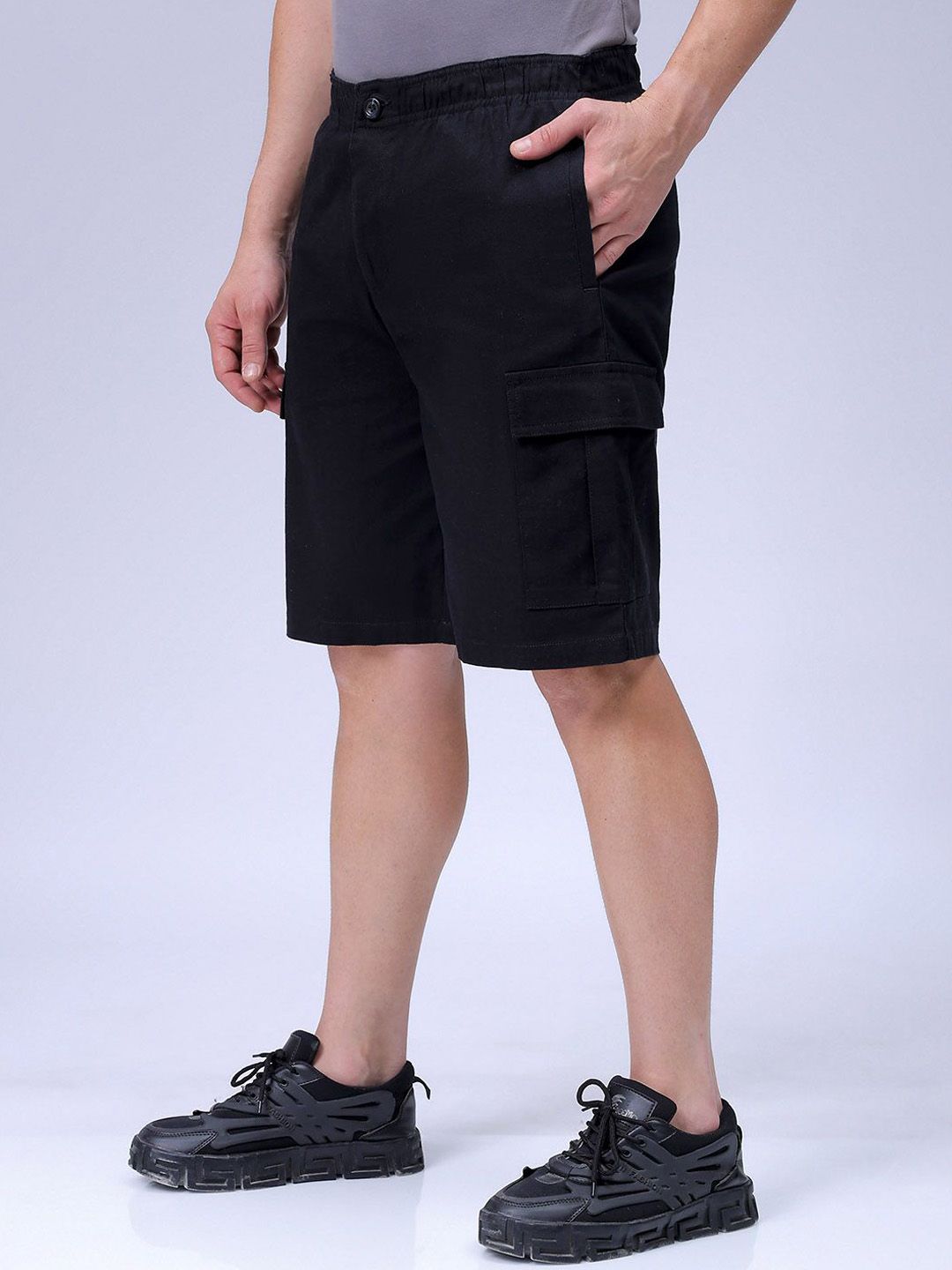 The Indian Garage Co Men Relaxed Fit Cotton Cargo Shorts