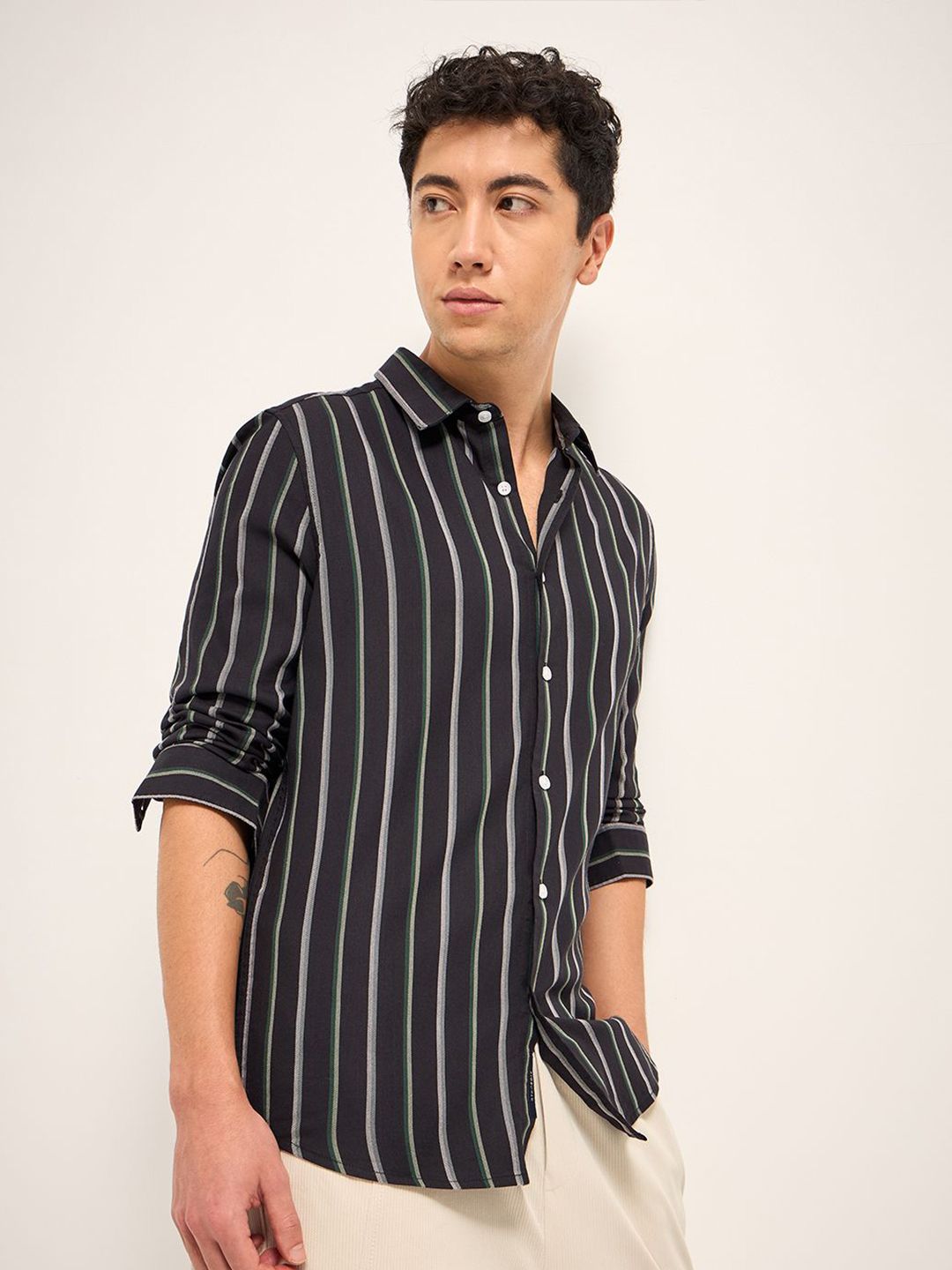 THE BEAR HOUSE Men Vertical Striped Cotton Slim Fit Casual Shirt