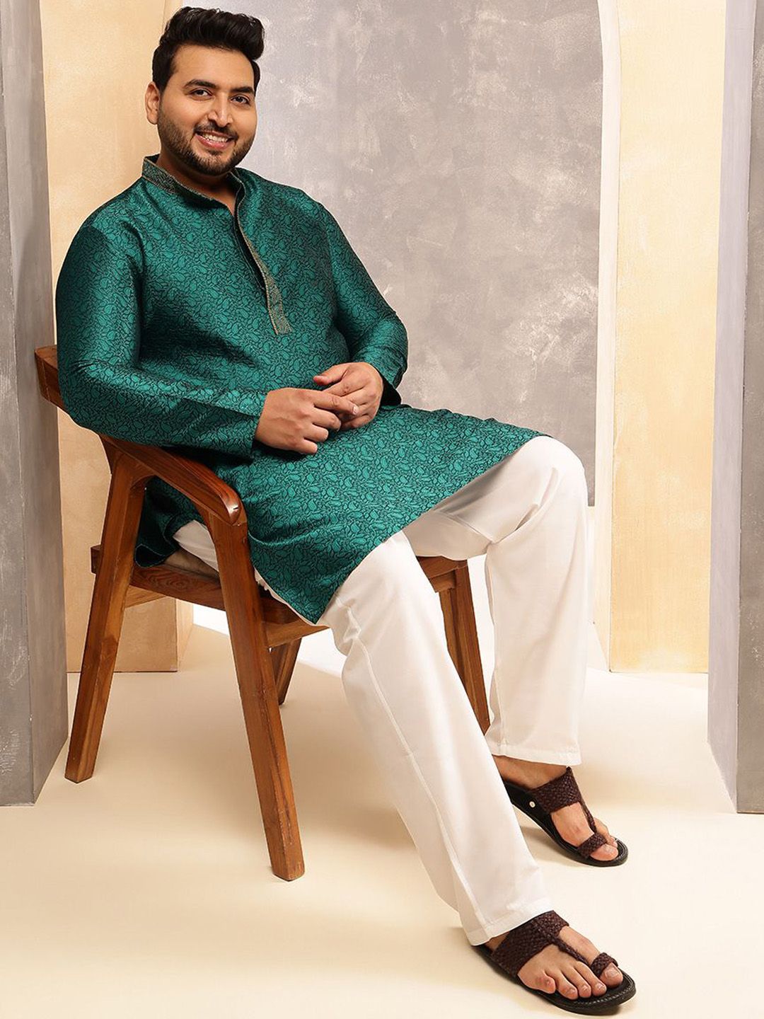 SOJANYA PLUS Men Paisley Printed Regular Kurta with Pyjamas