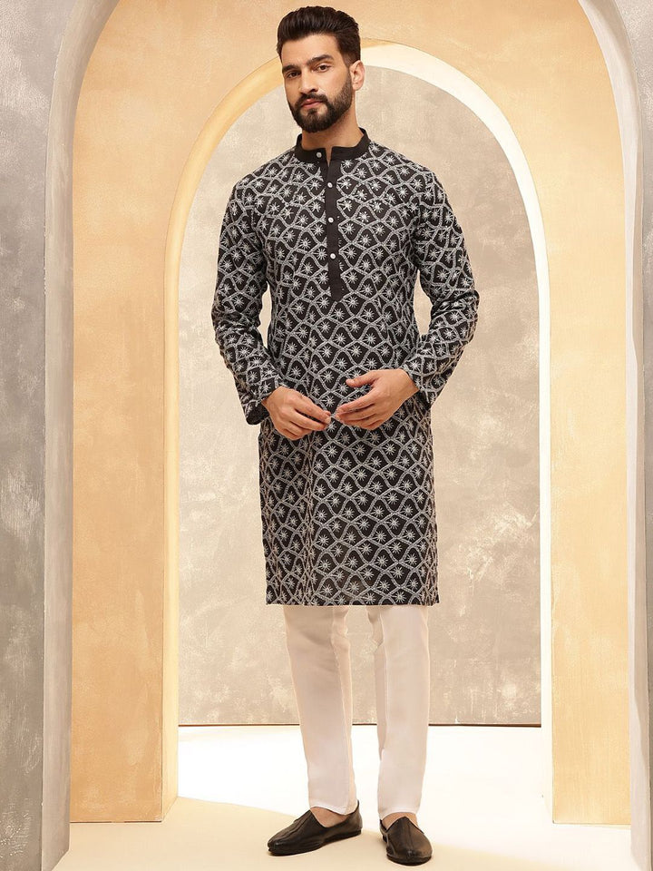 Anouk Kurta Lurus Bersulam Geometri Hitam Putih Kolar