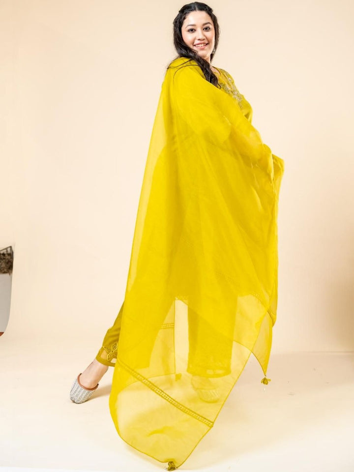 Mamicha Embroidered Round Neck Kurta Set