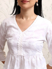 Vishudh Women Floral Embrioderd Kurta