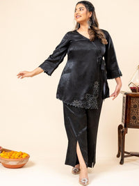 Mamicha Self-Designed V-Neck Kurta Set