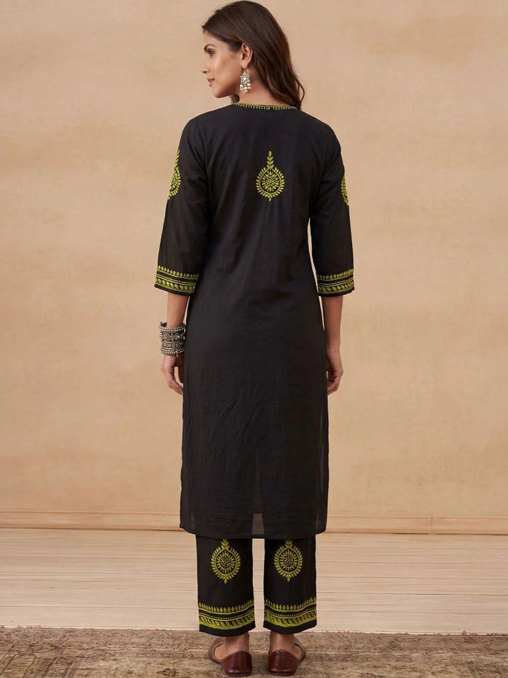 Rumah Chikankari Kurta Chikankari Biasa Wanita dengan Seluar