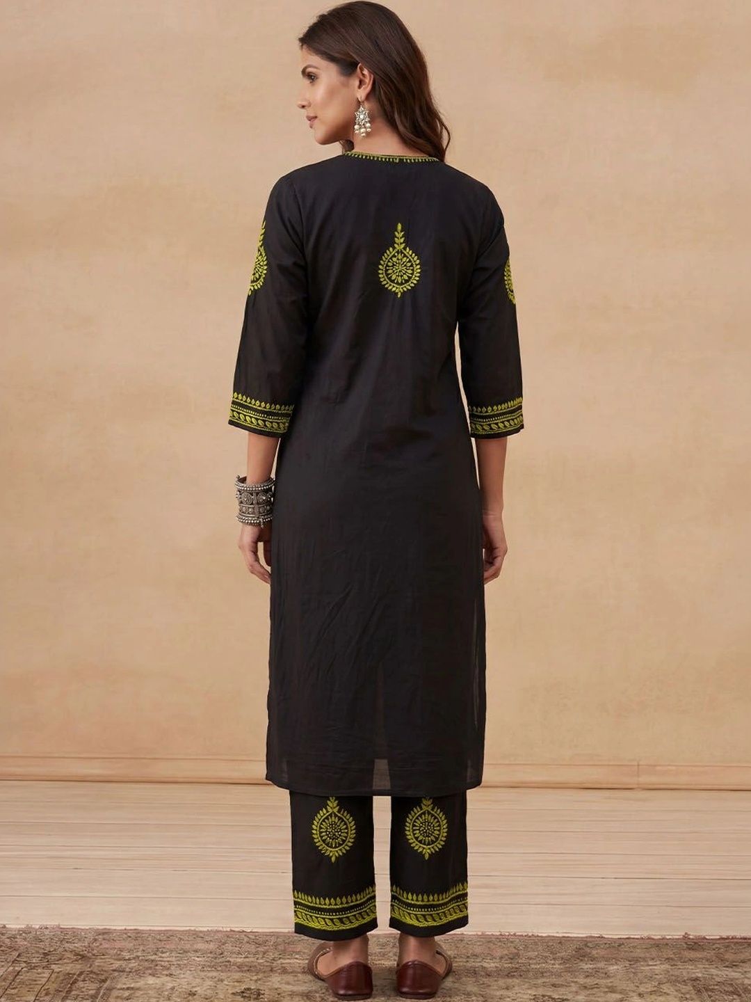 Rumah Chikankari Kurta Chikankari Biasa Wanita dengan Seluar