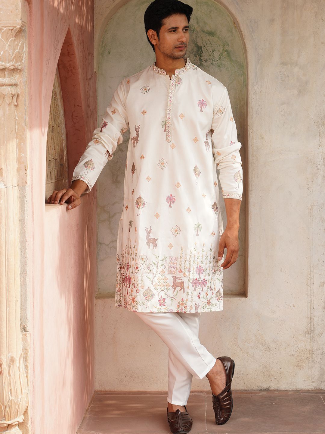 Jompers Men Ethnic Motifs Embroidered Regular Chikankari Kurta with Pyjamas