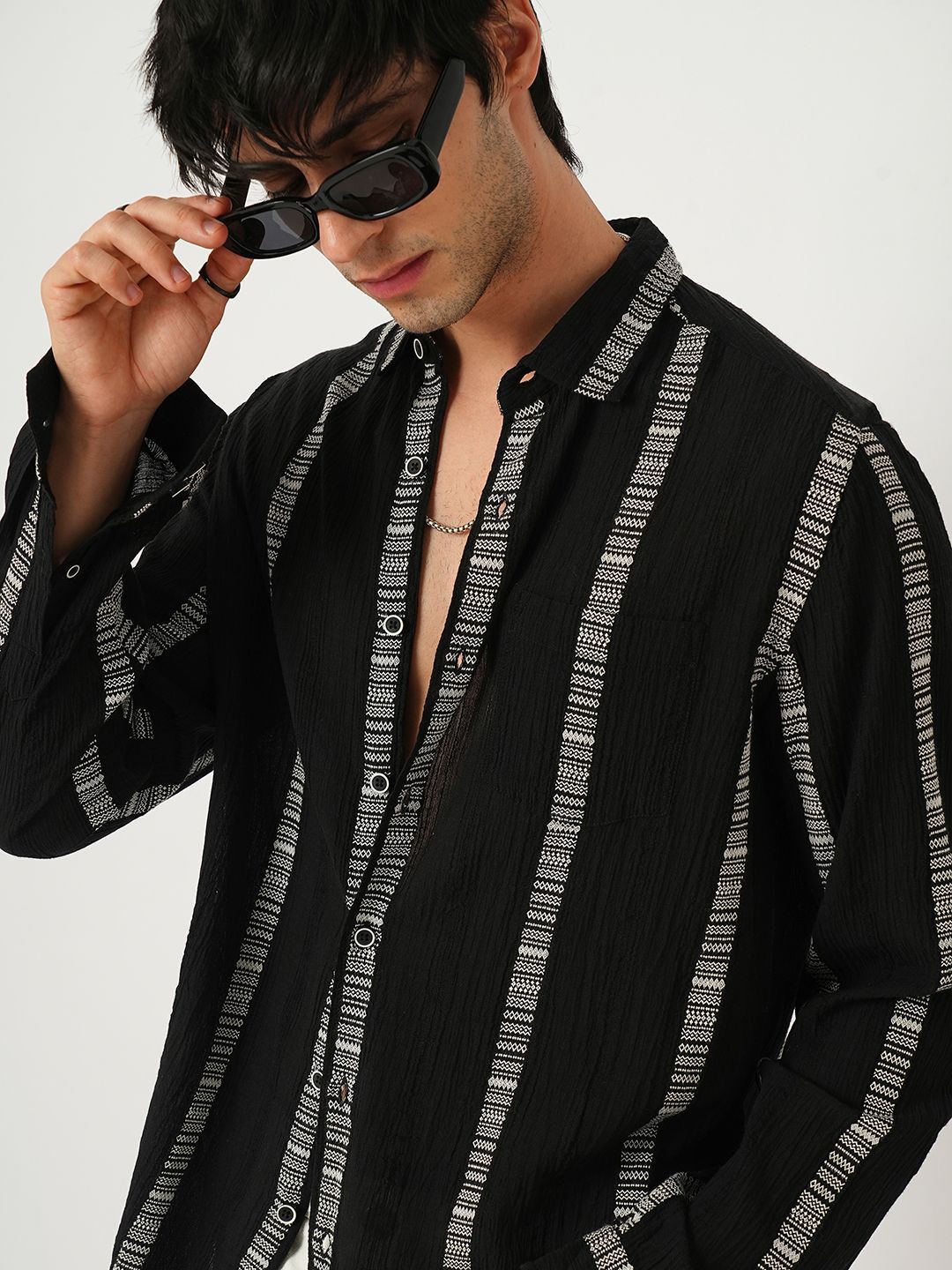 VASTRADO Men Classic Cutaway Collar Vertical Striped Cotton Slim Fit Casual Shirt