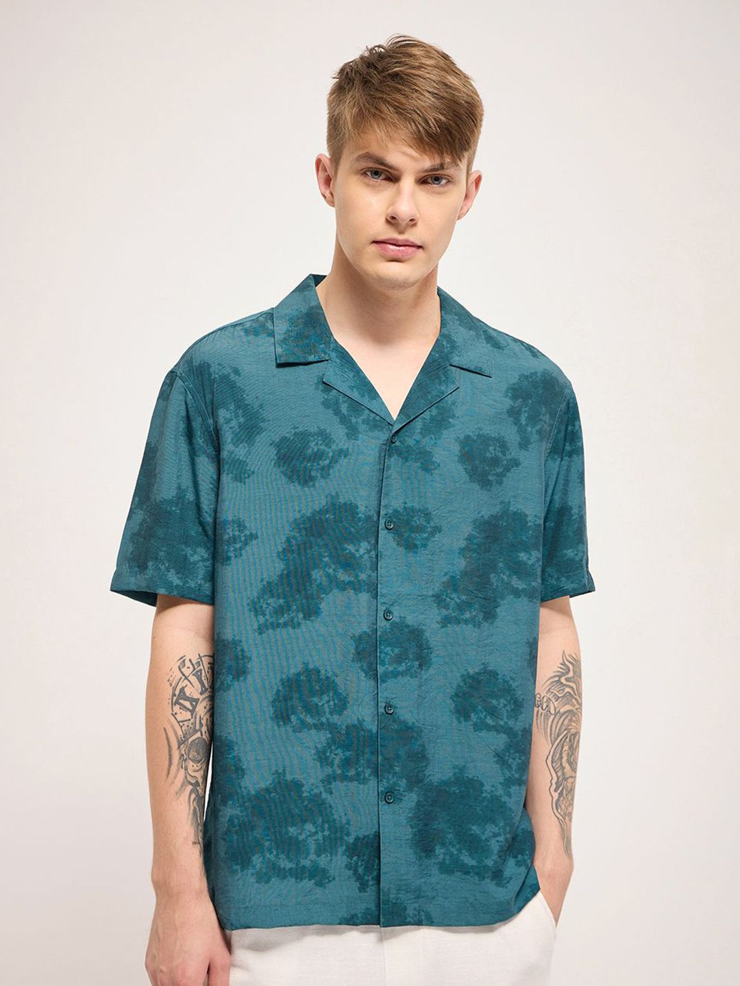 THE BEAR HOUSE Men Cuban Collar Abstract Printed Casual Shirt