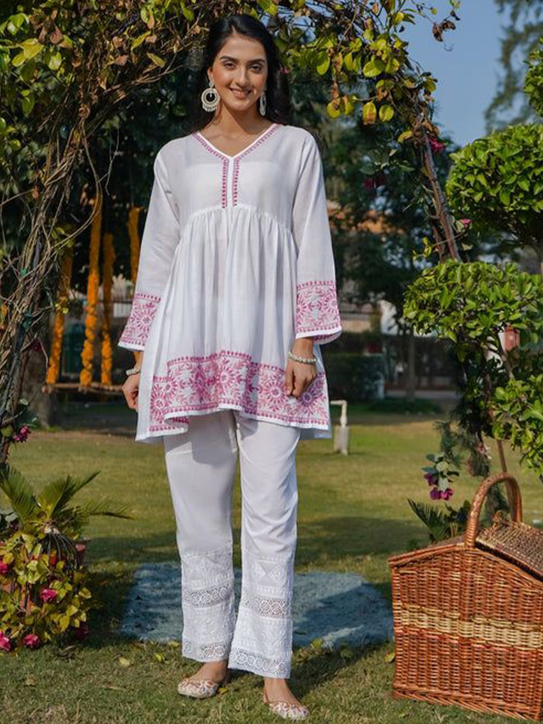 HOUSE OF KARI Floral Embroidered Chikankari Pure Cotton Short Kurti