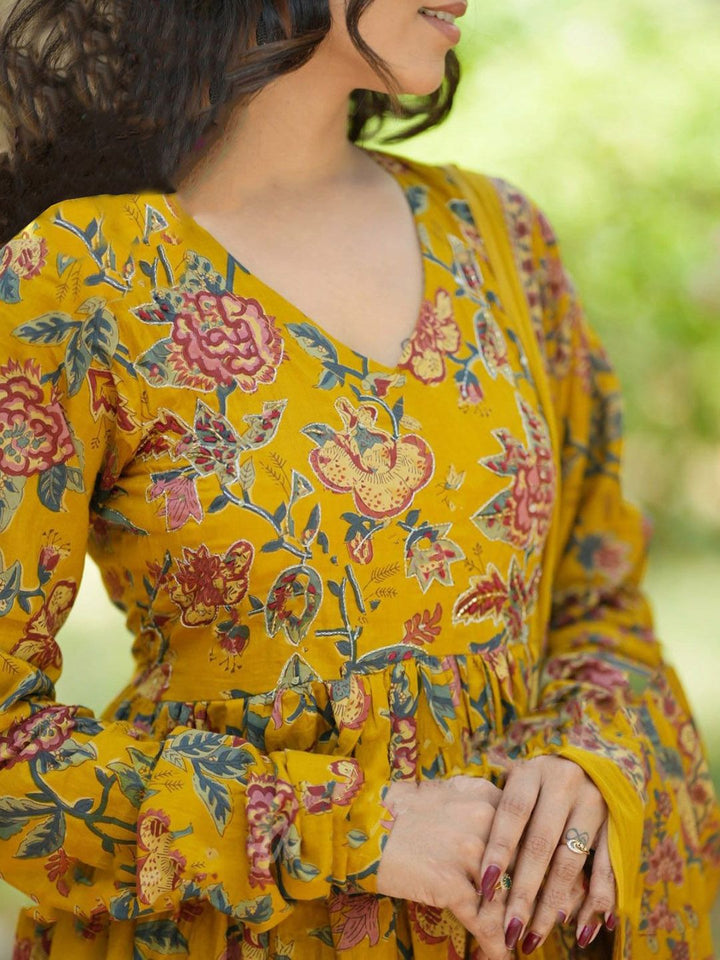 KALINI Women Floral Printed Regular Kurta with Trousers & With Dupatta