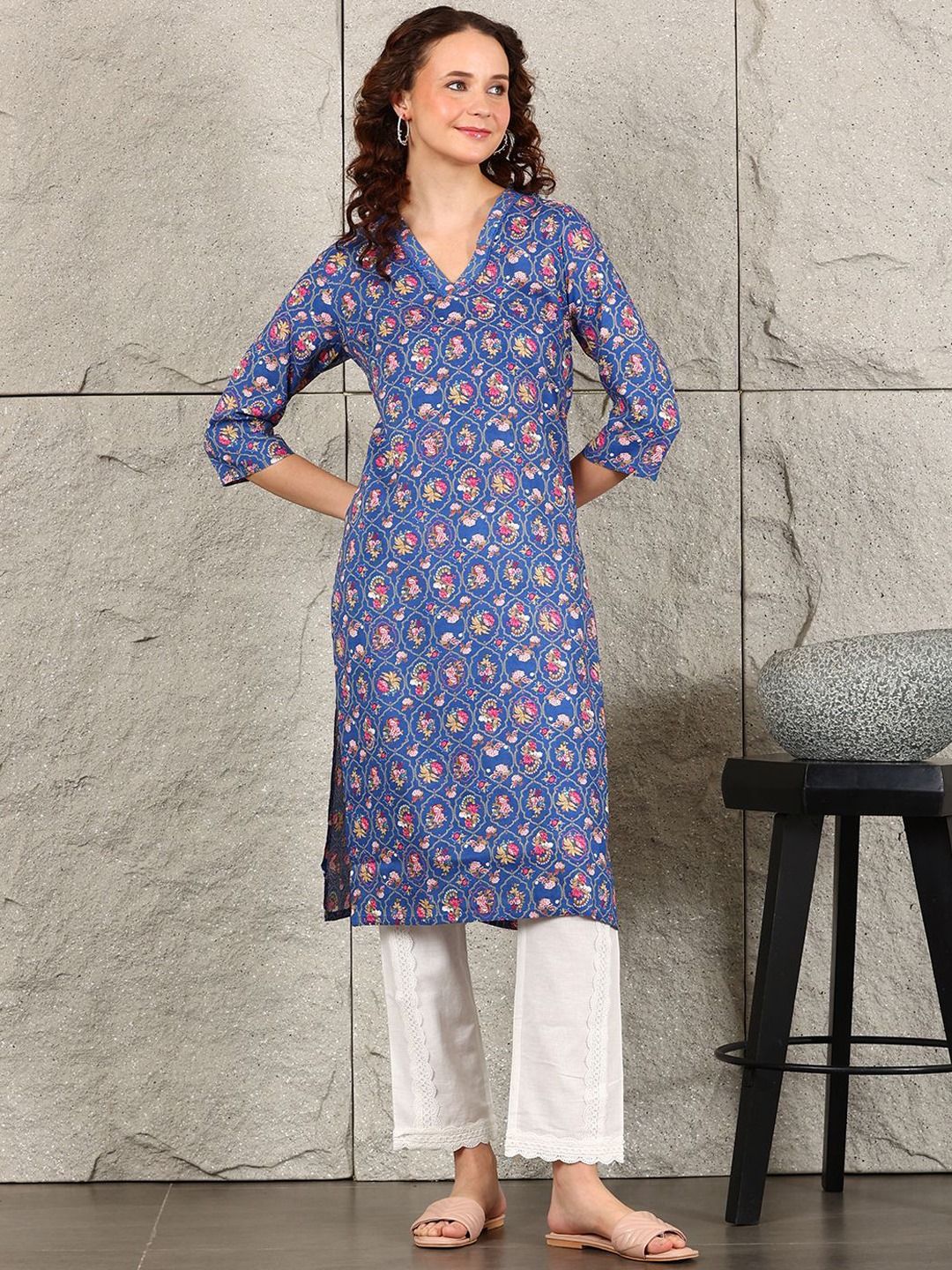 W Women Floral Printed Flared Sleeves Thread Work Kurta