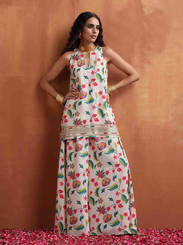 Truebrowns Floral Printed Gotta Patti Kurti dengan Sharara