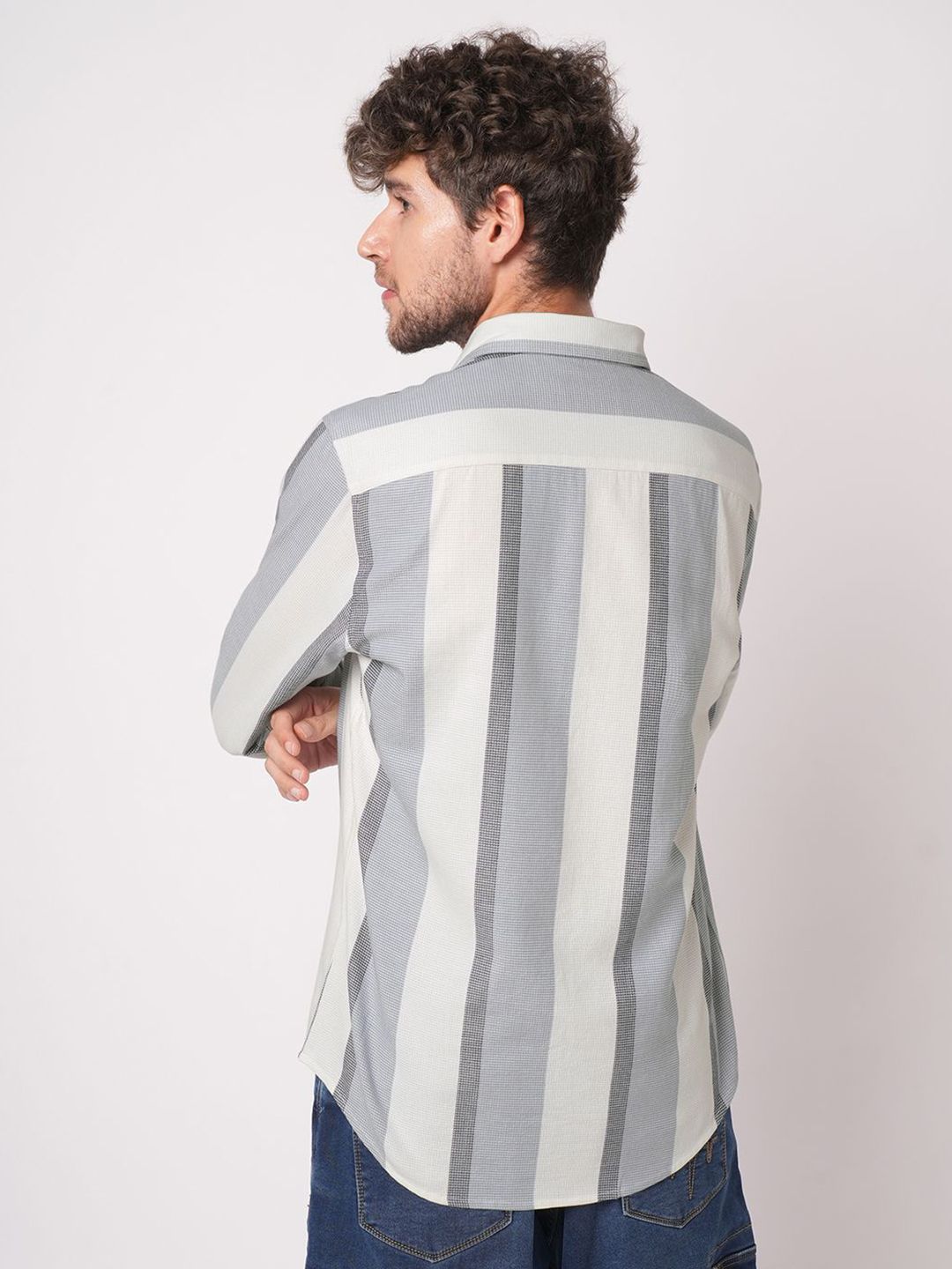 VASTRADO Men Slim Fit Vertical Striped Spread Collar Cotton Casual Shirt