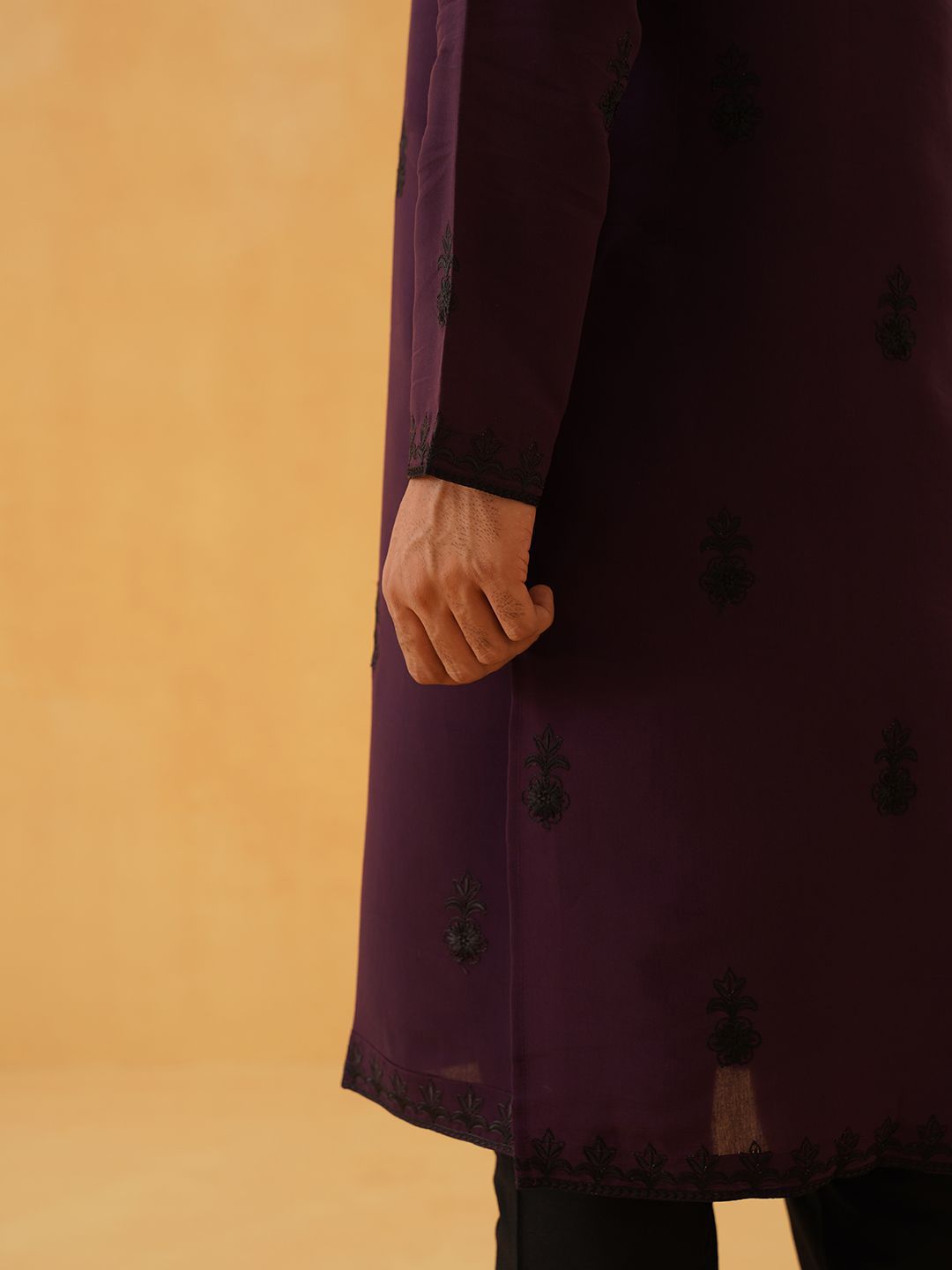 SOJANYA LUXE Motif Etnik Benang Bersulam Bekerja Kurta Lurus Dengan Seluar