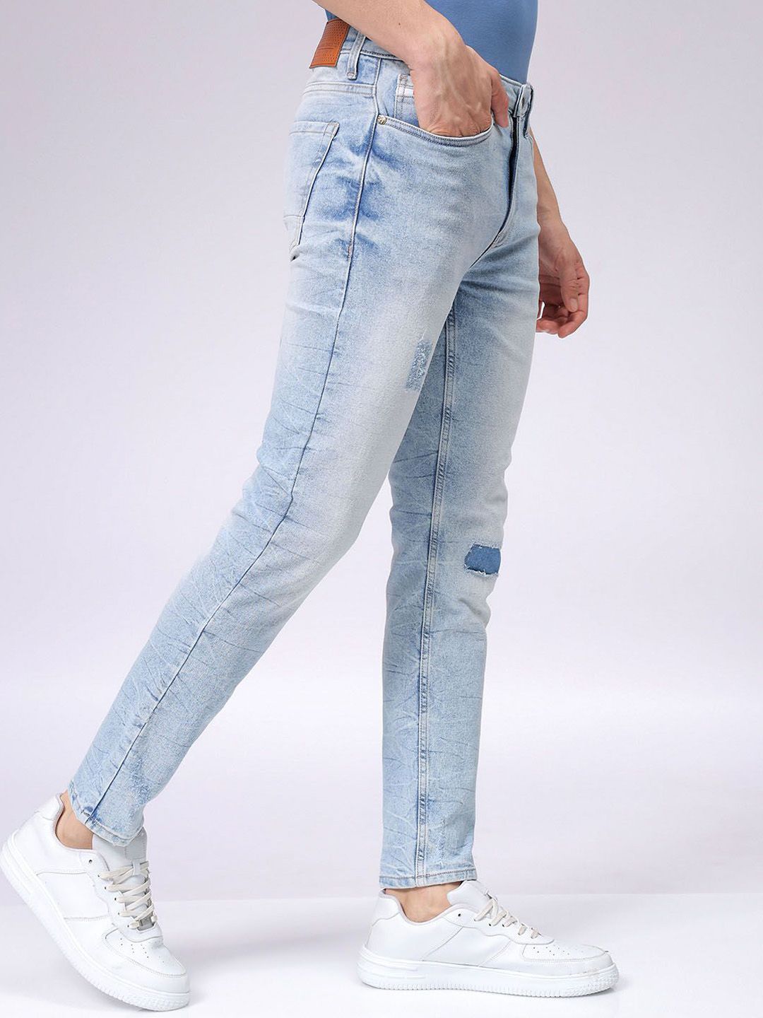 The Indian Garage Co Men Cotton Slim Fit Mildly Distressed Heavy Fade Stretchable Jeans
