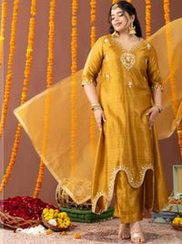 Mamicha Women Floral Embroidered Regular Kurta with Trousers & With Dupatta