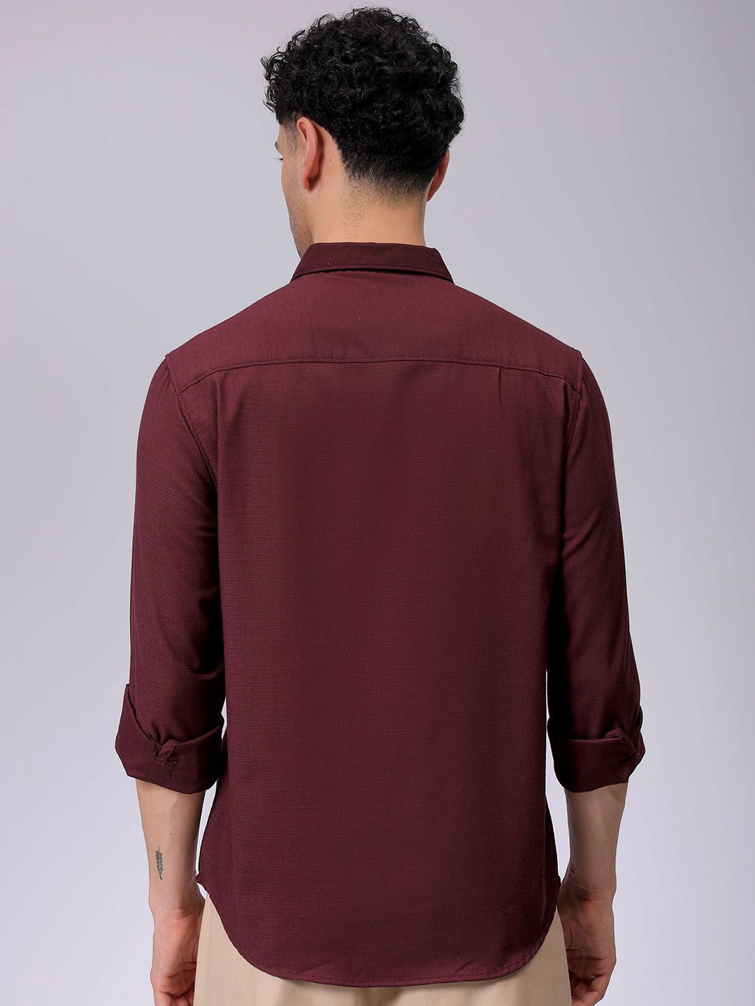 The Indian Garage Co Men Spread Collar Solid Slim Fit Casual Shirt