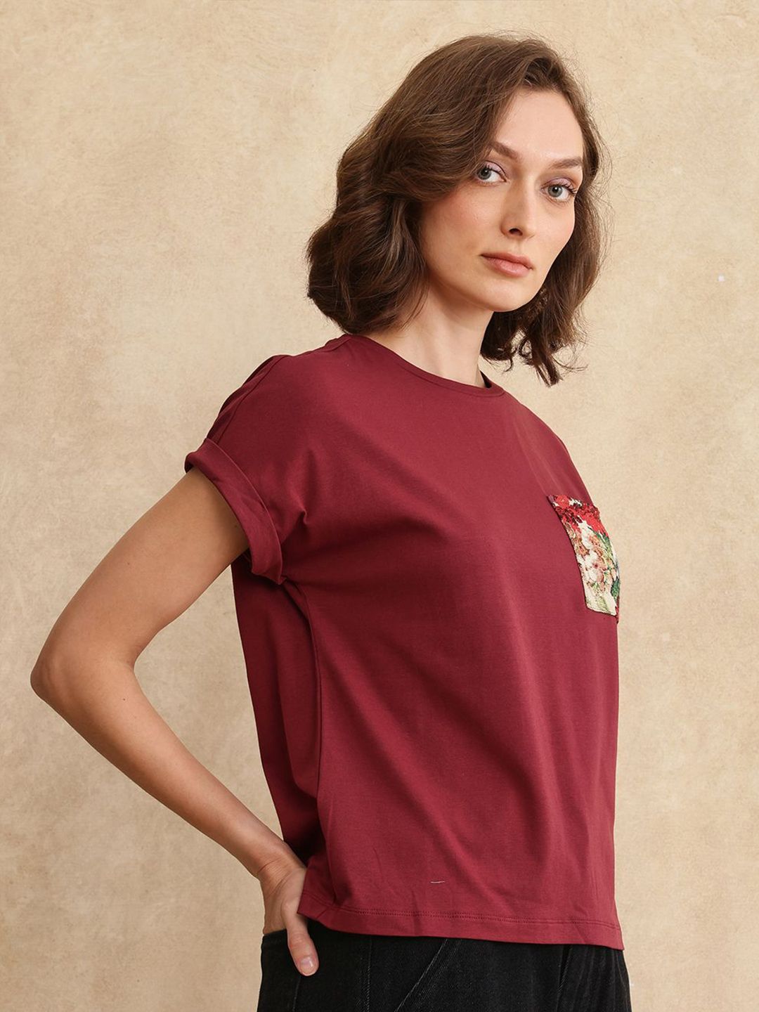 T-Shirt Poket Wanita yang Rareism Printed