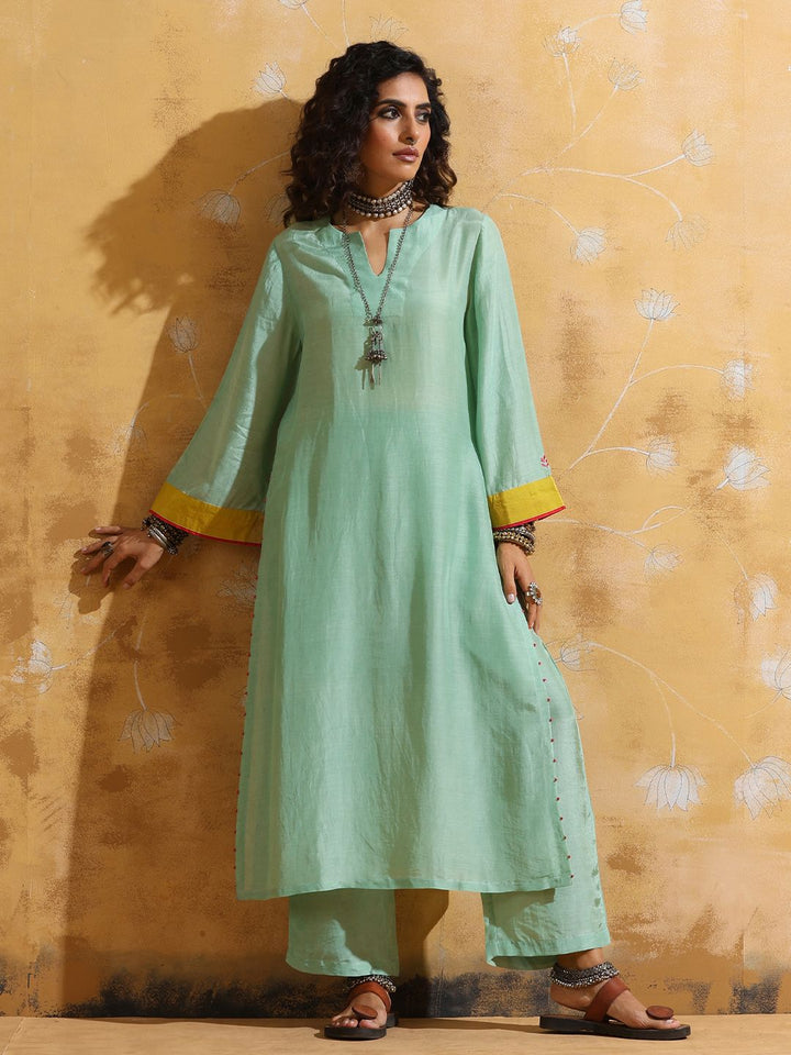 trueBrowns Women Mint Green Muslin Silk High-Slit Kurta Pant Set