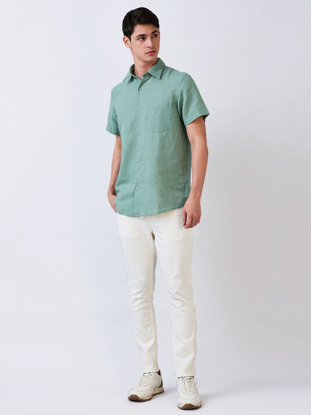 SPYKAR Men Slim Fit Spread Collar Solid Cotton Casual Shirt