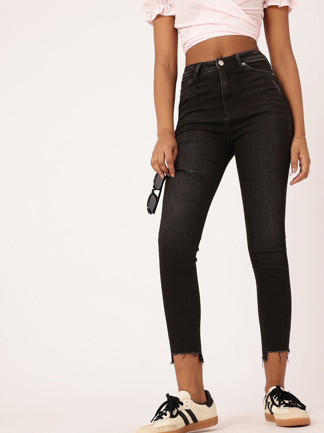 DressBerry Women Grunge Touch Skinny Fit Mildly Distressed Light Fade Frayed Cropped Jeans