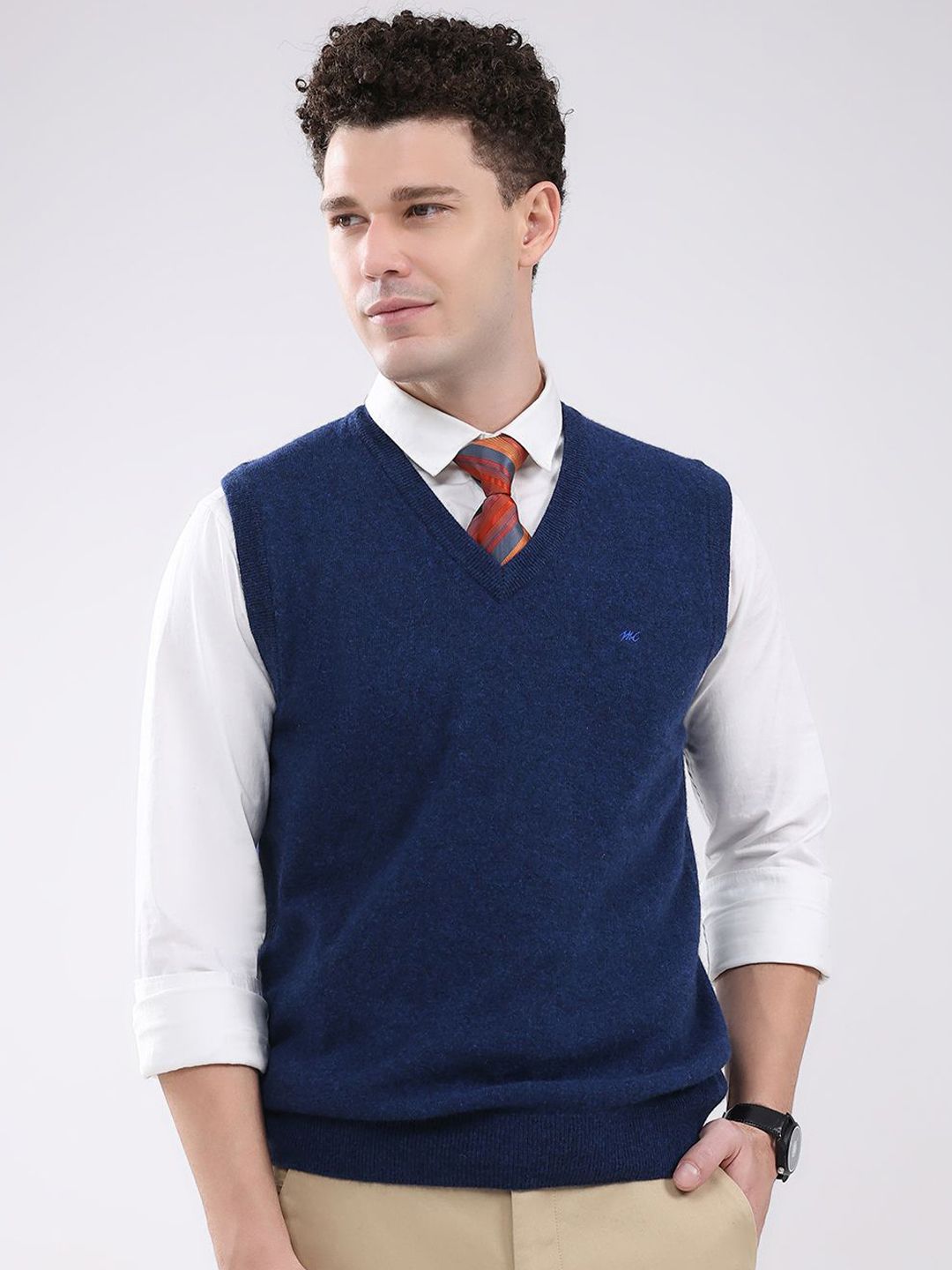 Monte Carlo Men Solid V-Neck Ribbed Sweater Vest