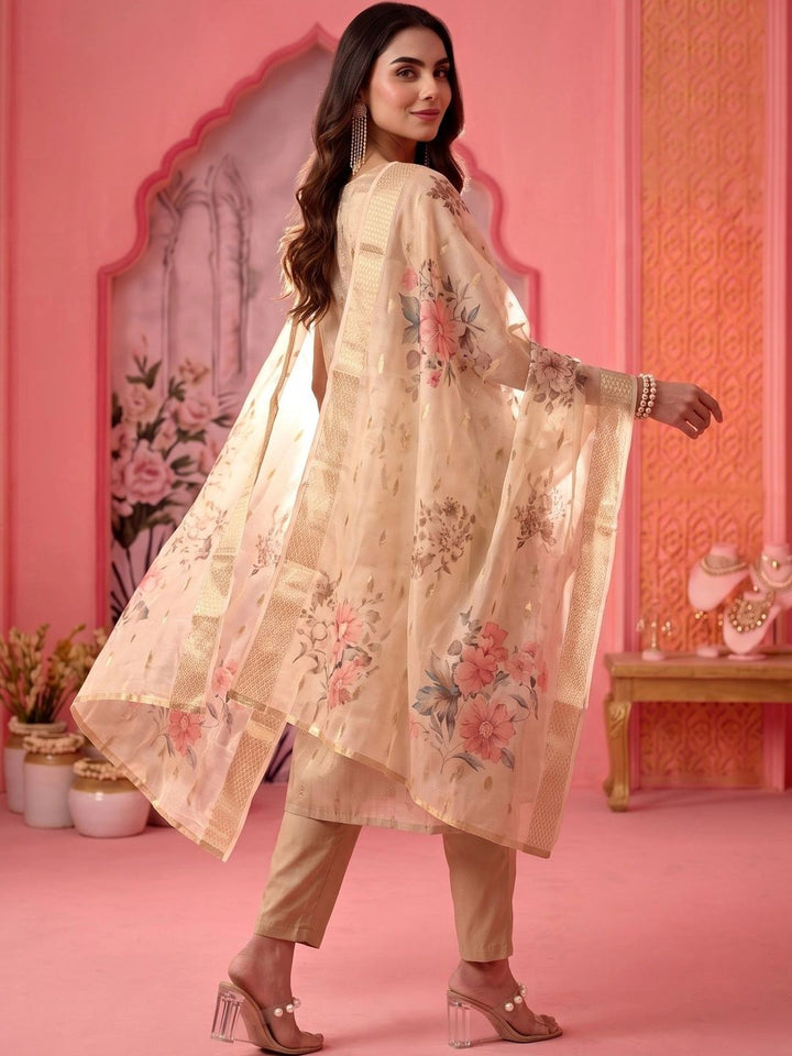 Mamicha Women Floral Embroidered Regular Thread Work Kurta with Trousers & With Dupatta