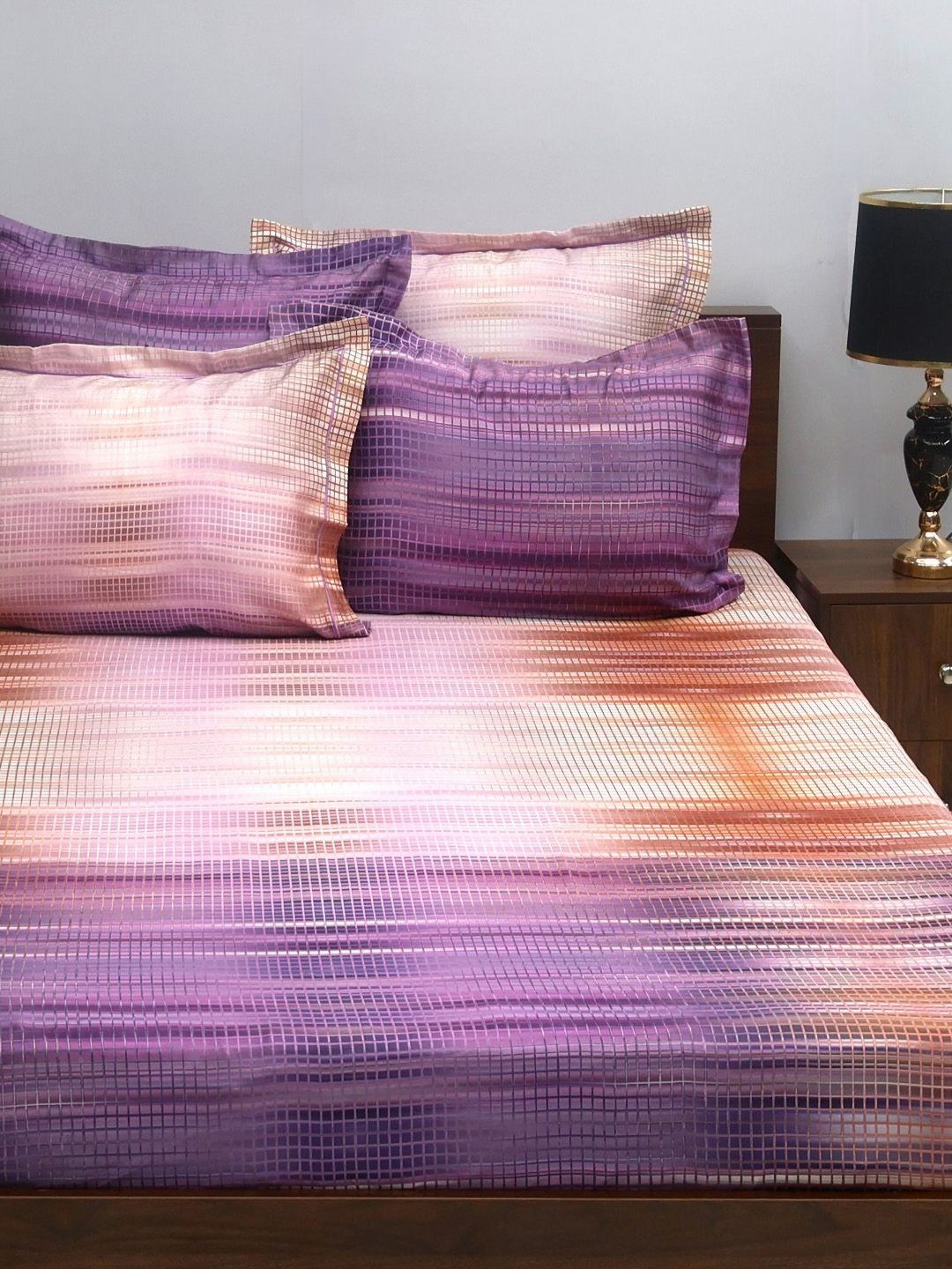 BOMBAY DYEING Purple & Orange Printed 300 TC Cotton King Bedsheet with 4 Pillow Covers