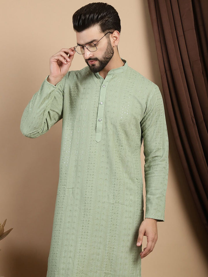 Motif Etnik Anouk Bersulam Kurta Lurus Kapas Tulen Bersulam dengan Churidar